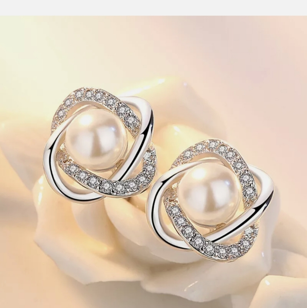 925 Silver Stud White Pearl Earrings - Picture 2 of 4